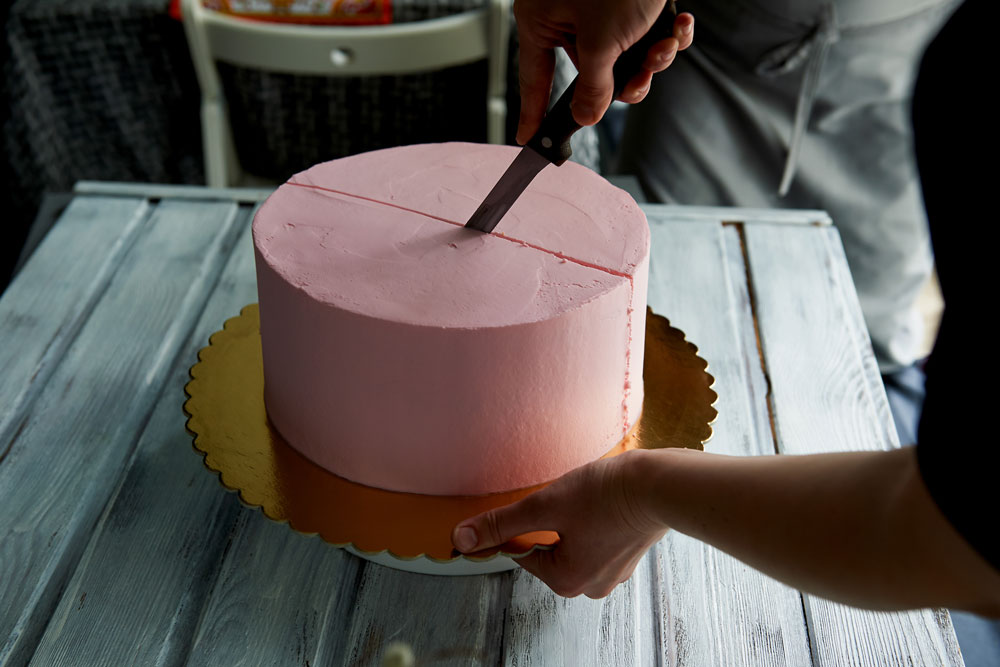 πως να κόψετε σωστά μια τούρτα